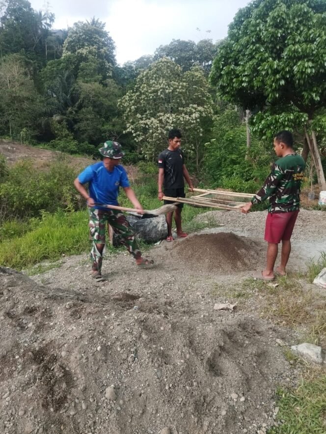 
					TNI dan Warga Beamese Gotong Royong Ayak Pasir untuk Pembangunan Irigasi TMMD ke-126