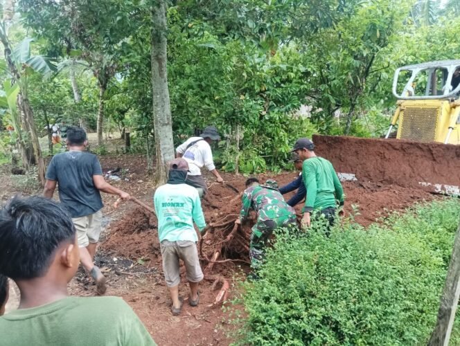 
					Gotong Royong Warnai Suksesnya Pembukaan Jalan TMMD ke-126 Kodim 0427/Way Kanan di Kampung Sriwijaya