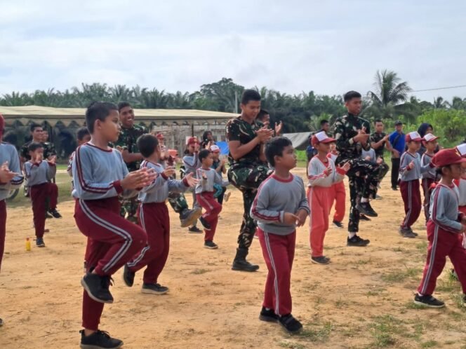 
					Anak-anak SDN 1 Jamut Antusias Ikuti Senam Ceria Bersama Satgas TMMD ke-126 Kodim 1013/MTW