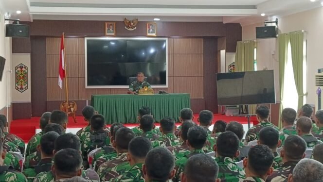 
					Kodim 1014/Pbn Perkuat Sinergi dan Komunikasi Lewat Jam Komandan