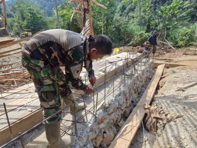 
					Satgas TMMD Kodim 1412/Kolaka Mulai Pengecoran Plat Duiker di Titik Sasaran ke-9