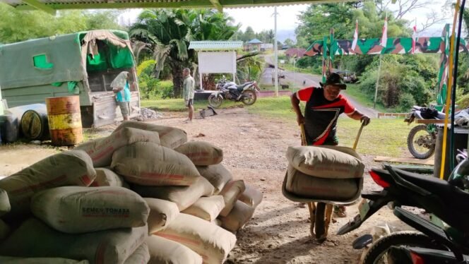 
					Drop Material Terus Mengalir, Satgas TMMD ke-126 Kodim 1711/Boven Digoel Pastikan Pekerjaan Tepat Waktu