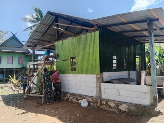 
					Satgas TMMD ke-126 Kodim 1421/Pangkep Terus Pacu Pembangunan RTLH Ibu Limpo di Desa Taraweang