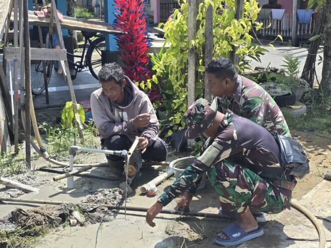 
					Satgas TMMD ke-126 Kodim 1207/Pontianak Bangun Sumur Bor untuk Warga Desa PAL IX