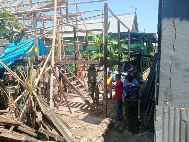 
					Personel Satgas TMMD ke-126 Kodim 1421/Pangkep Semangat Lanjutkan RTLH di Rumah Ibu Hudaya, Capai 52 Persen