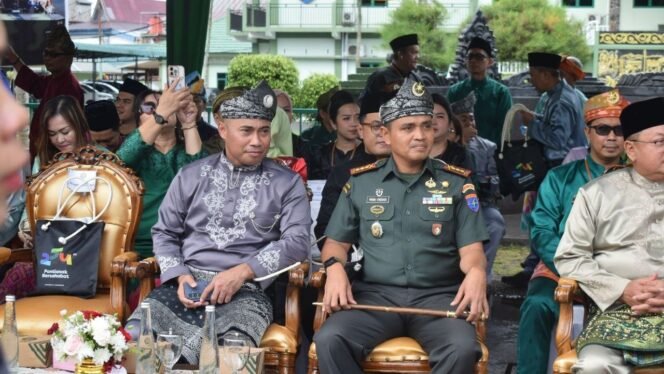 
					Dandim 1207/Pontianak Hadiri Upacara Puncak HUT ke-254 Kota Pontianak: Wujud Sinergi TNI dan Pemerintah Daerah