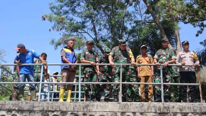 
					Komandan Kodim 1625/Ngada Dampingi Kunjungan Kerja Pati Staf Khusus Kasad di Lokasi TMMD ke-126