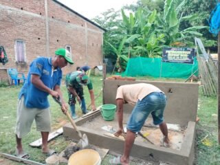 Pembuatan Sumur Bor Satgas TMMD ke-126 Kodim 1421/Pangkep Masuki Tahap Pembuatan Bak Penampungan Air