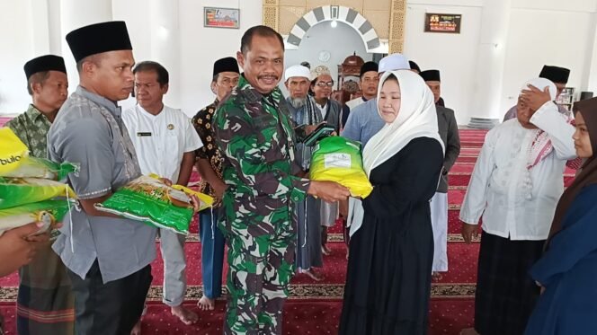 
					Kodim 0428/Mukomuko Melaksanakan Jum’at Berbagi