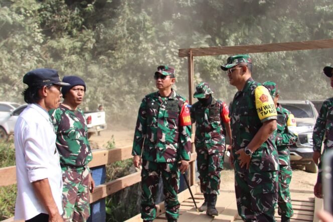
					Tim Wasev TMMD ke-126 Tinjau Langsung Sasaran Rehabilitasi Jembatan di Kolaka Timur
