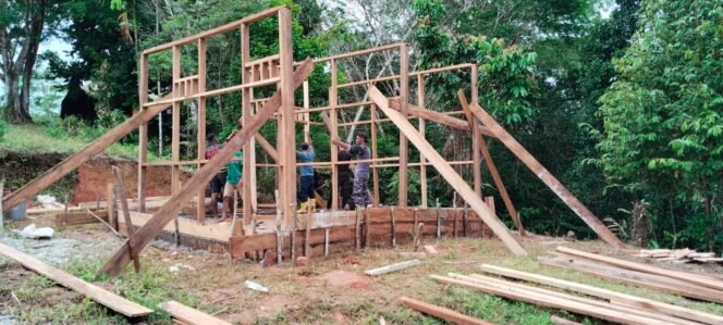 
					Gotong Royong TNI dan Warga Warnai Pembangunan RTLH TMMD 126 di Boven Digoel