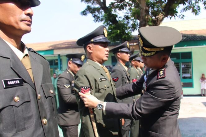 
					Dandim 1412/Kolaka Pimpin Upacara Korps Raport Kenaikan Pangkat Bintara dan Tamtama