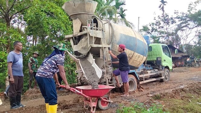 
					Satgas TMMD ke-126 Kodim 1711/BVD Kebut Pengecoran Jalan Demi Capai Target Selesai Tepat Waktu