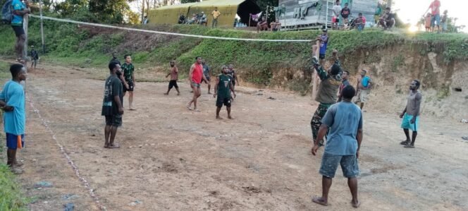 
					Satgas TMMD Ke-126 Boven Digoel Hadirkan Keceriaan Lewat Voli Persahabatan Bersama Warga Waropko