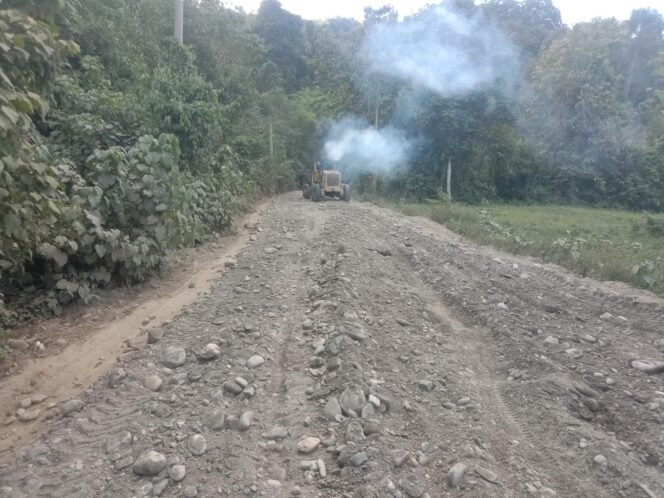 
					Satgas TMMD ke-126 Kodim 1412/Kolaka Hampar Sirtu dari Wisata Air Terjun hingga Titik Nol Desa Alaha Sepanjang 10,5 Km