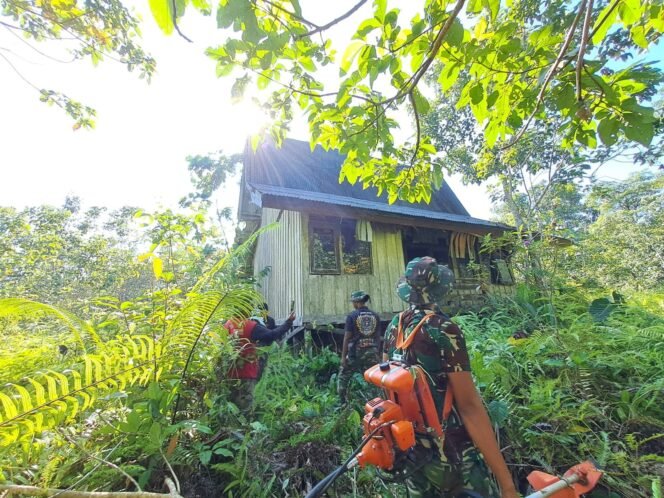 
					Puluhan Tahun Terbengkalai, Satgas TMMD ke-126 Kodim 1013/MTW Bersama Warga Buka Kembali Jalan Menuju Gereja GKI Maranata