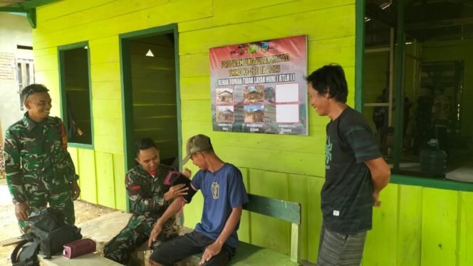 
					Pemeriksaan Tekanan Darah dan Pemberian Vitamin oleh Tim Kesehatan TMMD 126 di Desa Uessi