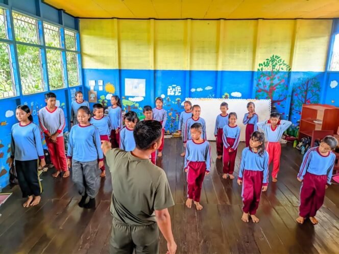 
					Bangun Karakter Pelajar, TMMD ke-126 Kodim 1013/Mtw Gelar Pelatihan PBB di Desa Jamut