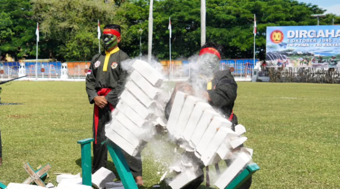 
					Upacara HUT ke-80 TNI di Bengkulu Berlangsung Meriah, Dimeriahkan Berbagai Atraksi Menarik