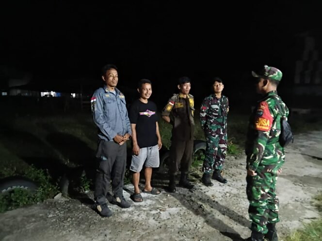 
					Babinsa Koramil 1203-07/Marau Gelar Patroli Bersama Warga dan Ormas di Kecamatan Marau