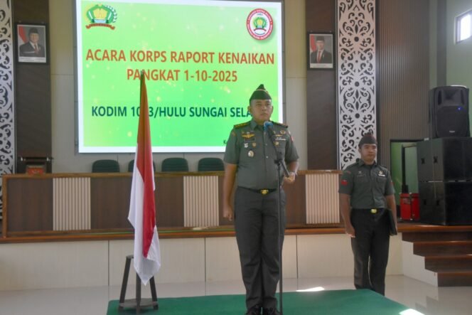 
Prajurit Kodim 1003/HSS Terima Kenaikan Pangkat, Komandan Kodim Beri Ucapan Selamat