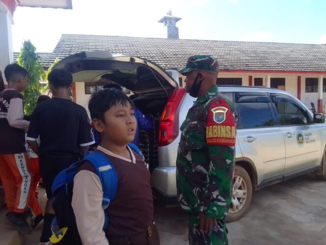 
					Babinsa Koramil 1203-03/Kendawangan Awasi Pelaksanaan Program SPPG dan Makan Bergizi Gratis di Sekolah Dasar