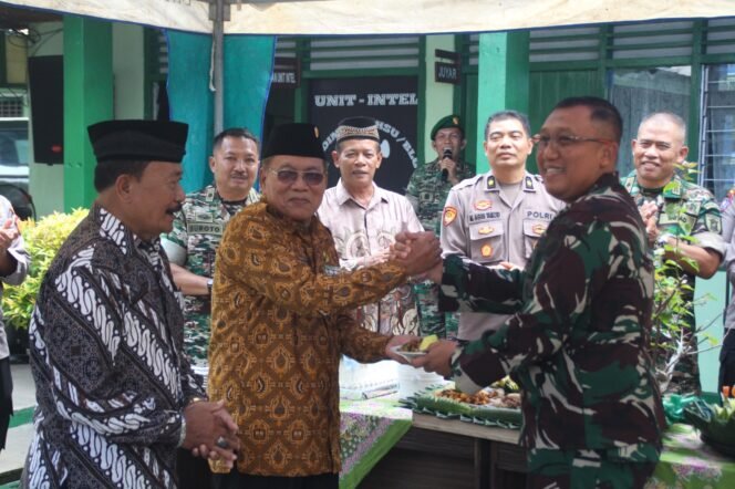 
					Sinergitas TNI-Polri, Kapolres HSU Berikan Kejutan Spesial di HUT ke-80 TNI