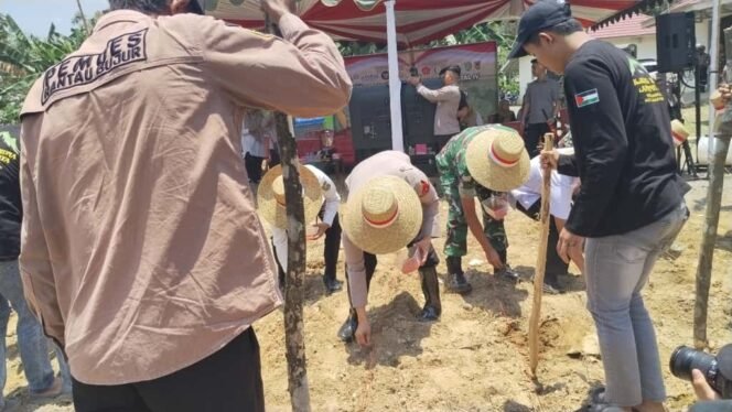 
					Kasdim 1010/Tapin Hadiri Tanam Jagung Serentak, Wujud Dukungan TNI terhadap Swasembada Pangan