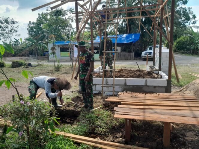 
					Sinergi TNI dan Warga Percepat Pembangunan Poskamling di Desa Tumih