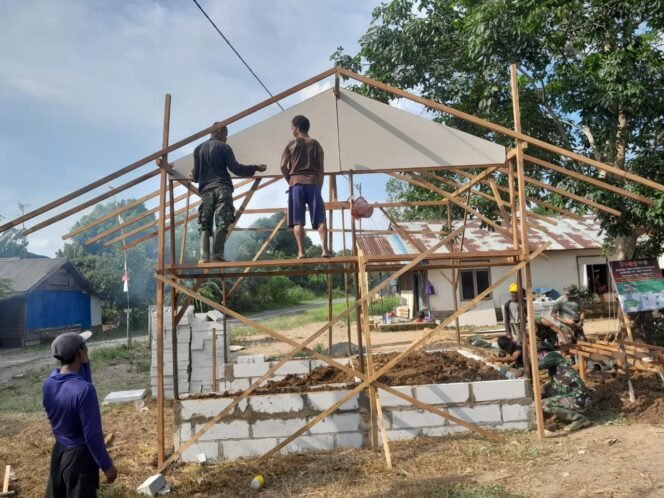 
					Satgas TMMD Tunjukkan Kepedulian Nyata, Bangun Pos Kamling untuk Warga Tumih
