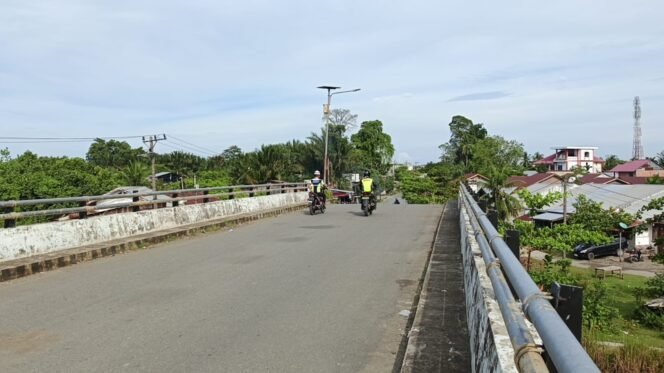 
					Babinsa Posramil 05/Pante Ceureumen Laksanakan Patroli Siskamling, Aktifkan Ronda Malam di Desa