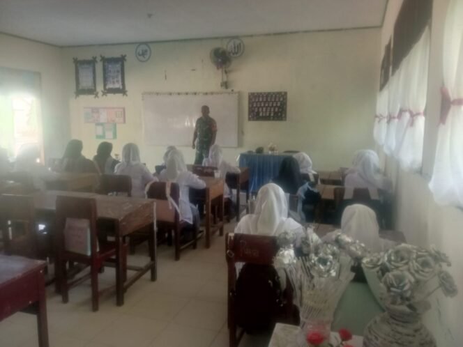 
					Babinsa Koramil 05/Panga Beri Pembekalan Wawasan Kebangsaan kepada Pelajar SMAN 1 Panga