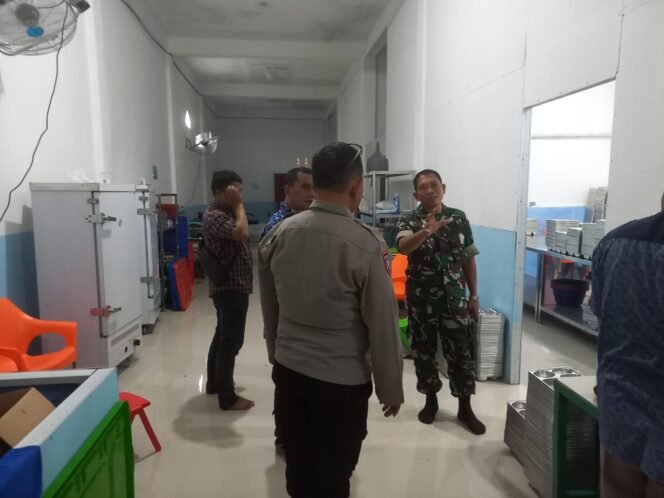 
					Danramil Arongan Lambalek Pantau Persiapan Dapur BMG di Aceh Barat