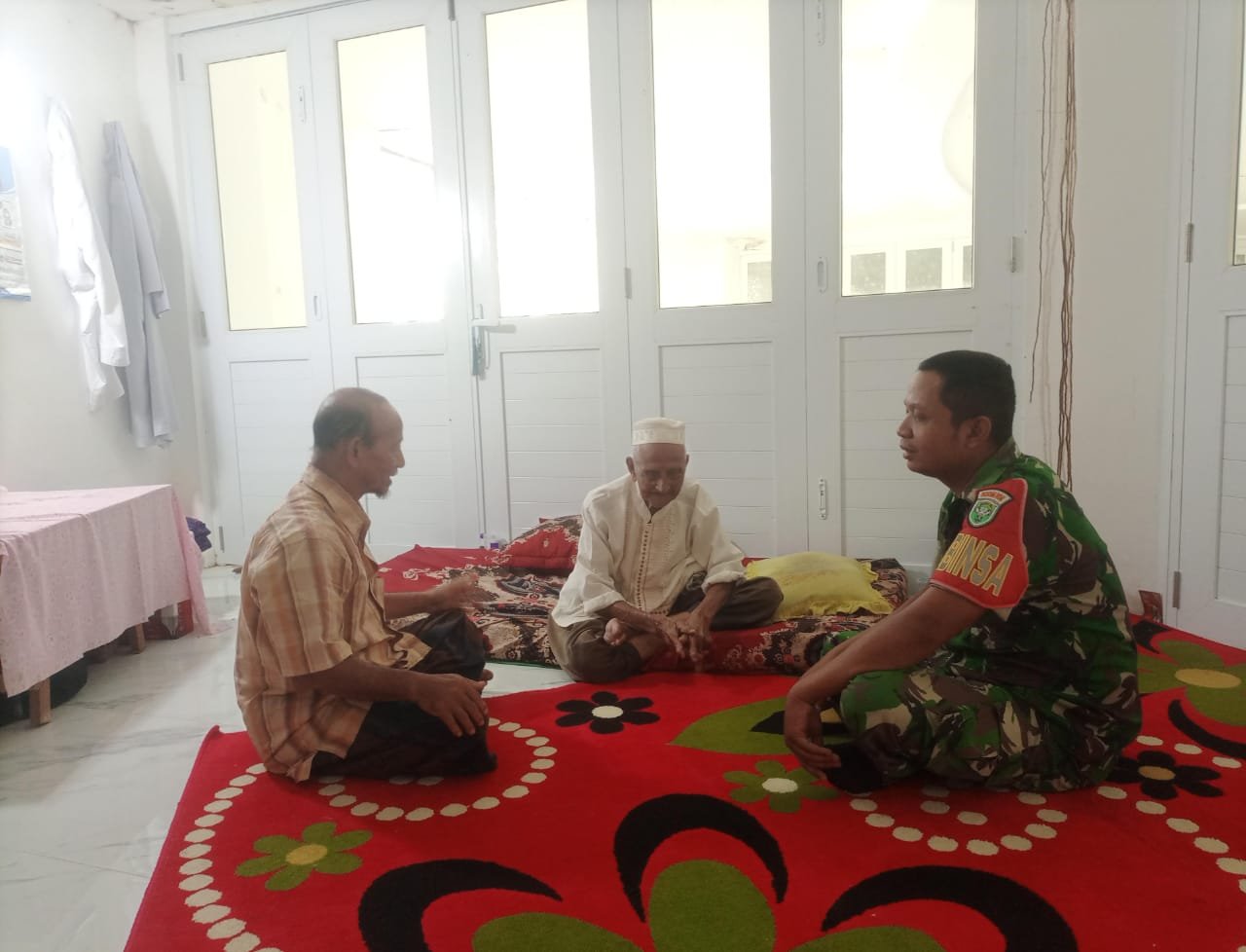 Babinsa Koramil 01/Jaya Silaturahmi dengan Nyak Sandang, Saksi Sejarah Penyumbang Pesawat Seulawah untuk Republik Indonesia