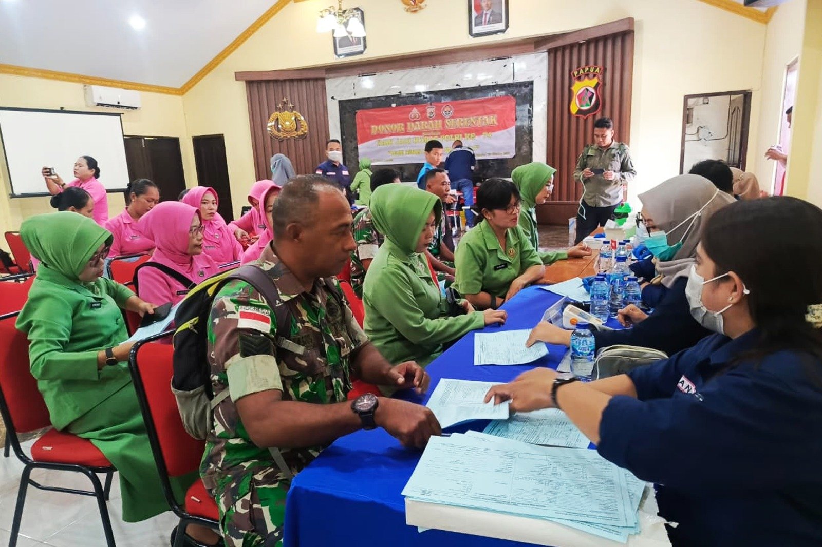 Prajurit dan Persit Kodim 1707/Merauke Donorkan Darah di Hari Jadi Humas Polri Ke-74