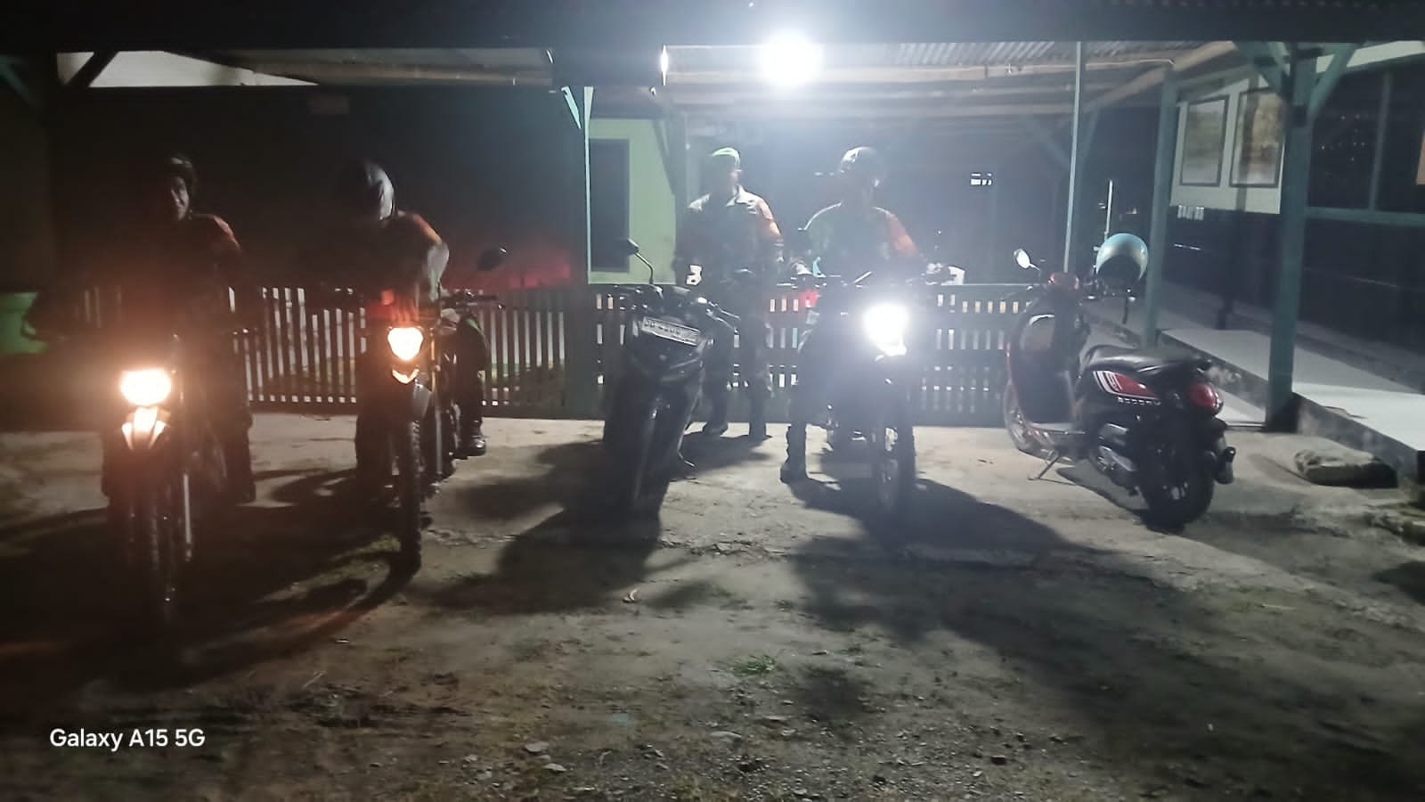 Patroli Malam Babinsa Koramil 01/Bacan, Wujud Kepedulian terhadap Keamanan Masyarakat