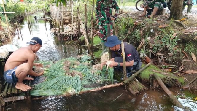 
					Sertu Abriansyah Jadi Inspirasi Warga dalam Kerja Bersama Petani