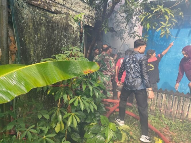 
					Dua Unit Rumah Terbakar, Babinsa dan Relawan Bergerak Cepat