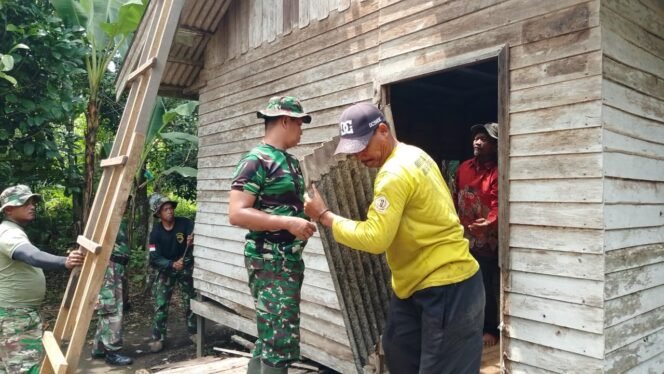 
Satgas TMMD Bongkar Rumah Lapuk untuk Hunian Layak