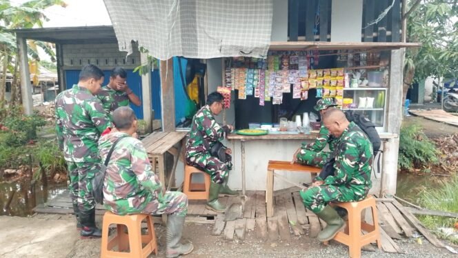
					Istirahat Siang Satgas TMMD Jadi Momen Dukungan UMKM Lokal