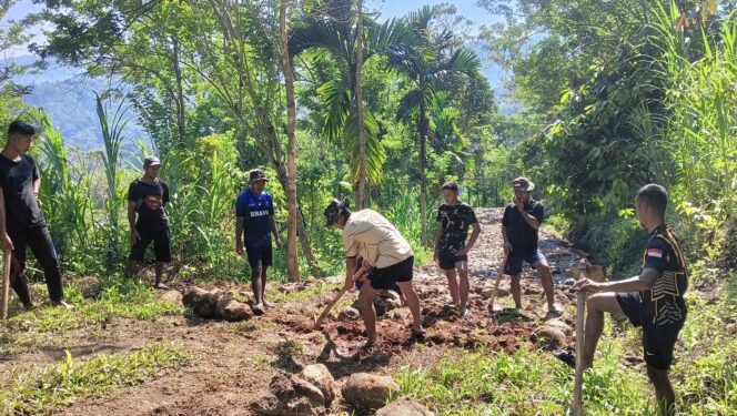 
					TMMD 126 Kodim 1612/Manggarai Bangun Jalan Strategis di Desa Rado untuk Dorong Ekonomi Warga