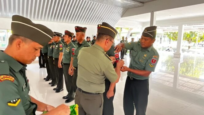 
					Kasdim 1420/Sidrap Pimpin Korp Raport Kenaikan Pangkat 23 Bintara dan Tamtama, Tekankan Peningkatan Tanggung Jawab