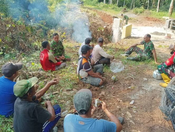 
					TMMD ke-126 Kodim 0427/Way Kanan Wujudkan Kemanunggalan Lewat Pembangunan Jembatan Kampung Sriwijaya