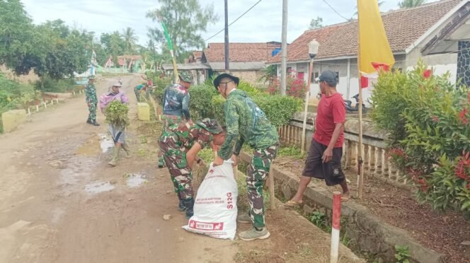 
					Satgas TMMD 126 dan Warga Sriwijaya Kompak Bersihkan Parit, Wujud Nyata Kemanunggalan TNI-Rakyat