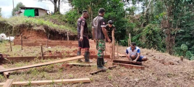 
					Gotong Royong Satgas TMMD 126 dan Warga Waropko Wujudkan RTLH ke-3 untuk Warga Kurang Mampu