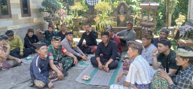 
					Babinsa Desa Bayung Gede Hadir Melayat, Tunjukkan Empati dan Pererat Kemanunggalan TNI-Rakyat
