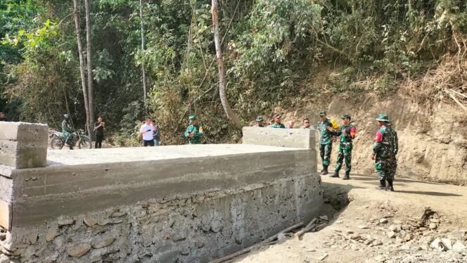 
					Tim Wasev TMMD ke-126 Tinjau Langsung Sasaran Pembangunan Deuker di Kolaka Timur