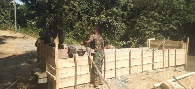 
					Anggota TMMD 126 Rampungkan Pemasangan Lening Deker ke-8 Demi Kelancaran Infrastruktur Desa