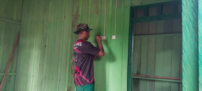 
					Satgas TMMD 126 Pasang Instalasi Listrik di RTLH ke-2, Wujud Nyata Kepedulian untuk Warga