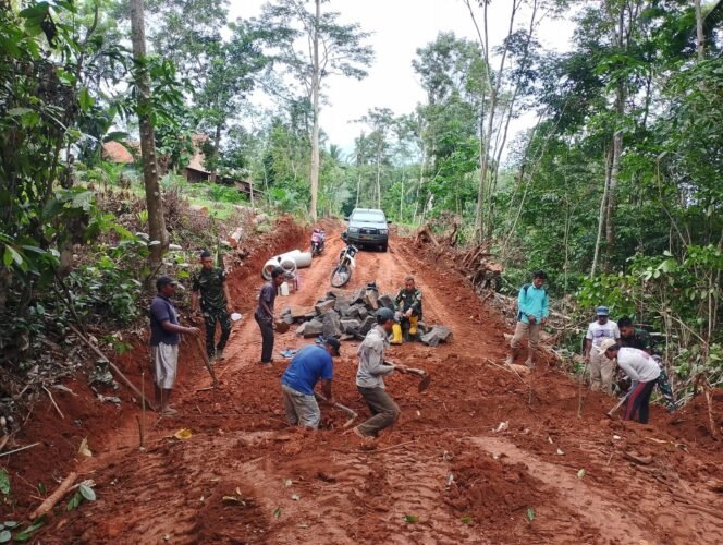 
					Progres Pengerjaan Gorong-Gorong TMMD ke-126 Kodim 0427/Way Kanan Capai 30% di Kampung Sriwijaya